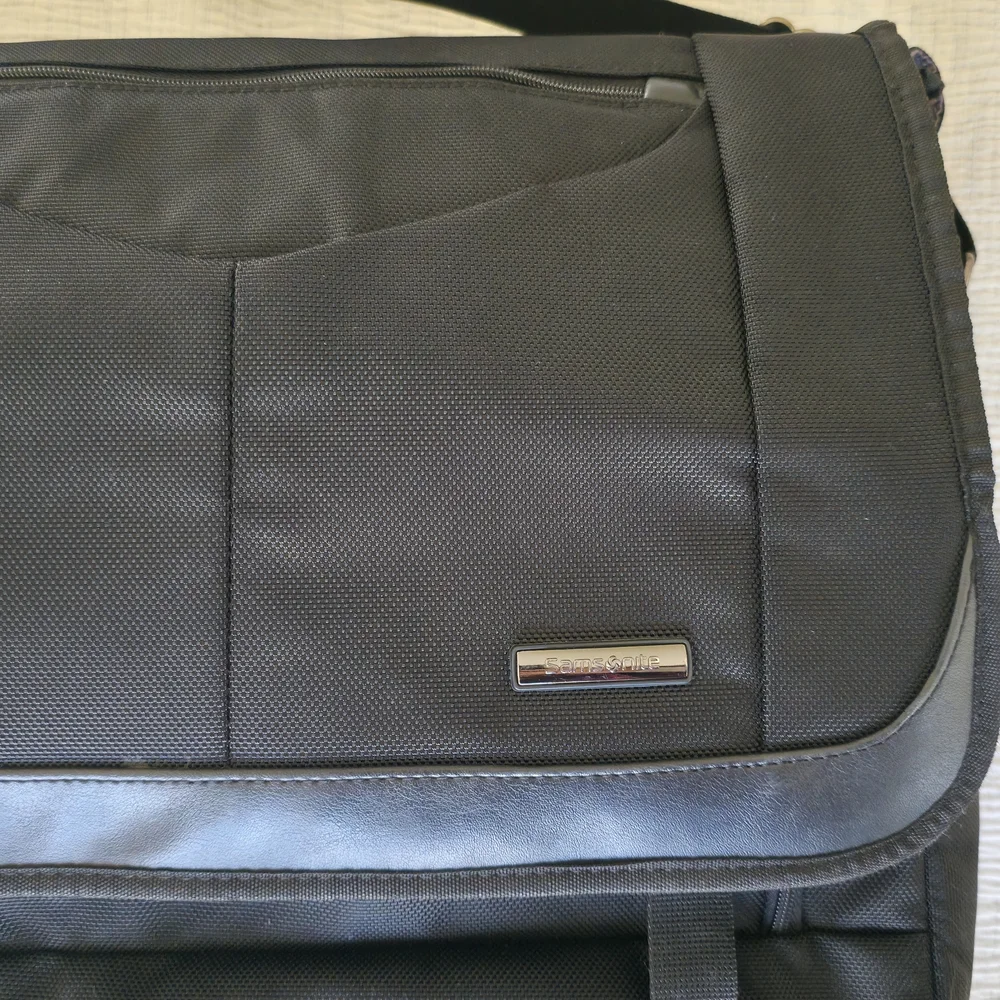 Samsonite Black Laptop Messenger Travel Bag Business Shoulder Zip Compartments